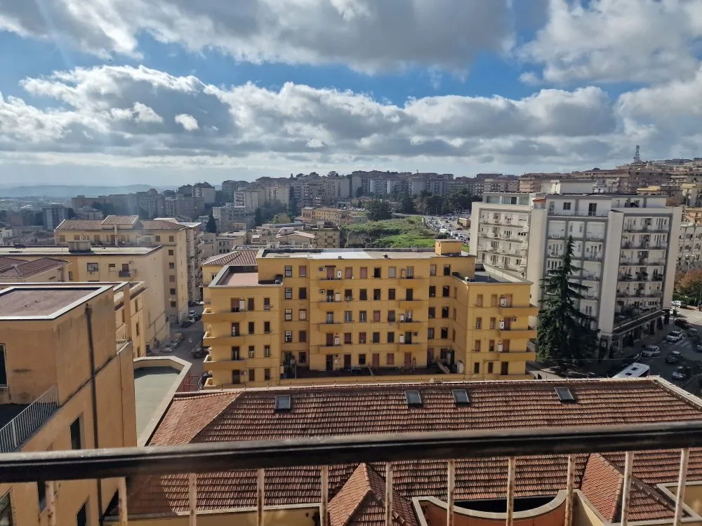 Appartamento con terrazzo in via Gorizia