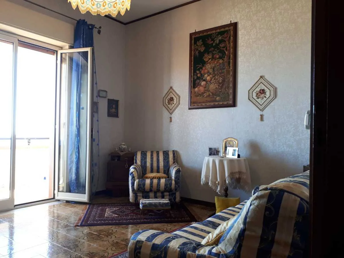 Elegante appartamento con garage in via Amari
