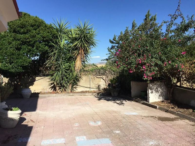 Villa con Terreno