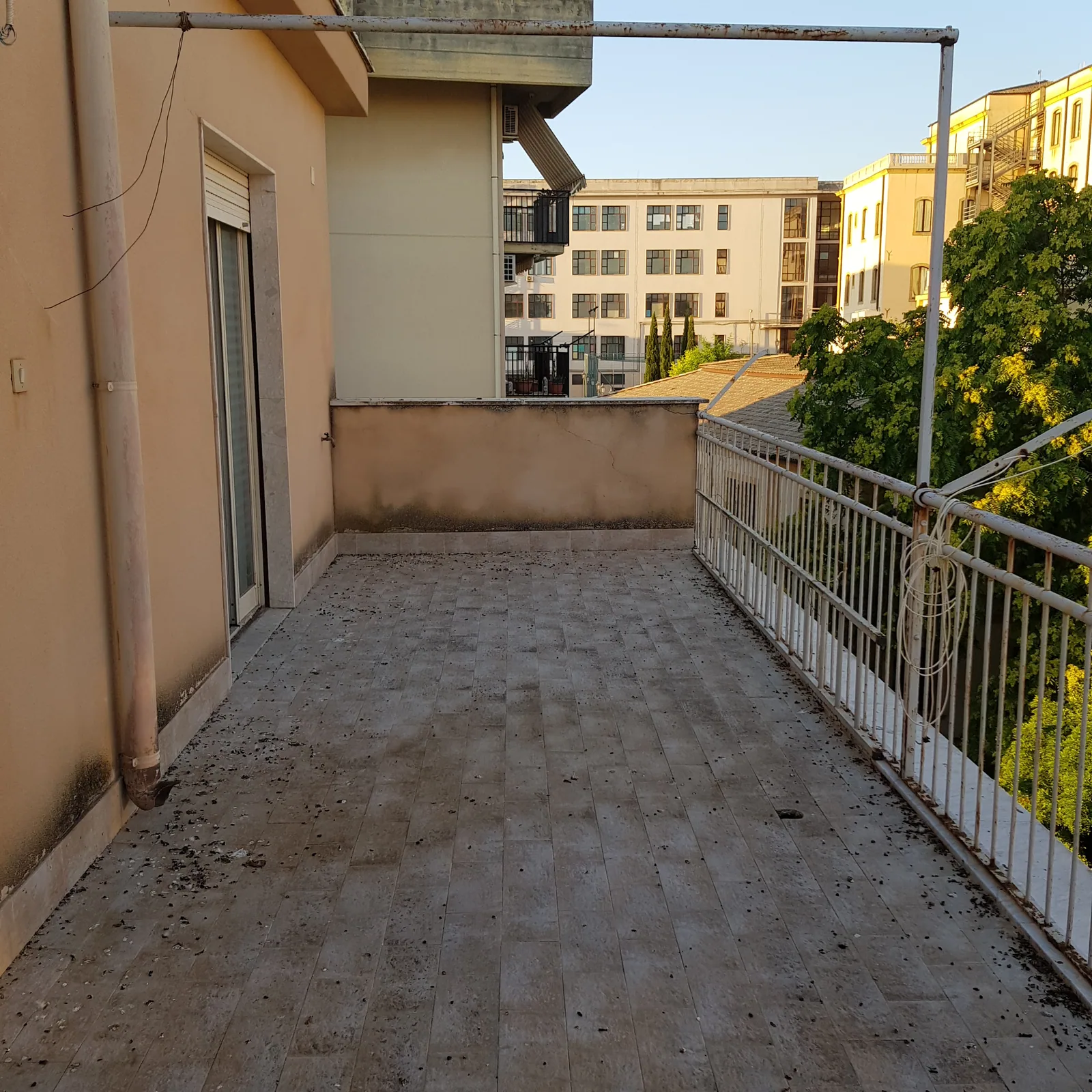 Supremo attico con due terrazzi da ristrutturare